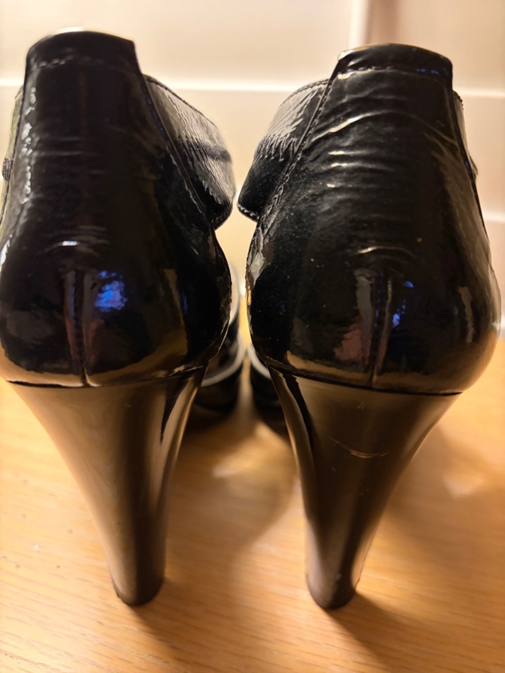 New Michael Kors Berkeley T- strap patent leather front zipper sandals 8 4”heel - Picture 4 of 6